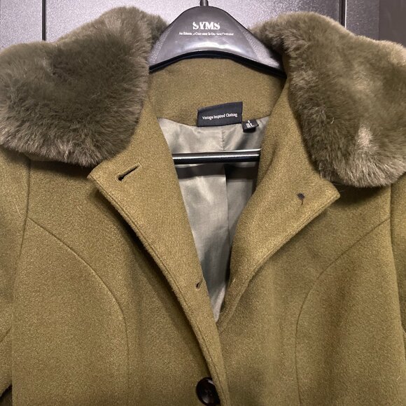 Voodoo Vixen Air of Sophistication Coat in Green in Small - Picture 4 of 4